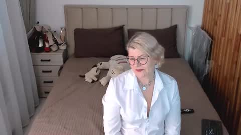 Snapshot of sabrinamacmarren chatting on July 3, 6:47 pm Sabrina MacMarren online show from July 3, 6:47 pm