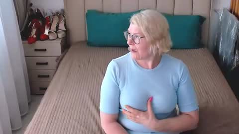 Snapshot of sabrinamacmarren chatting on August 1, 1:43 pm Sabrina MacMarren online show from August 1, 1:43 pm