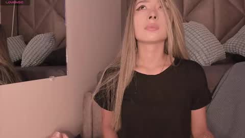 Snapshot of sabrinaspell_ chatting on September 15, 11:43 am S A B R I N A online show from September 15, 11:43 am