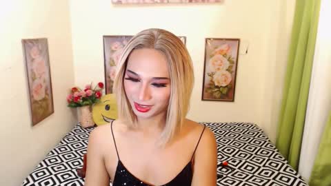 Snapshot of sabrinauniversalcockts chatting on December 2, 10:23 pm sabrina online show from December 2, 10:23 pm