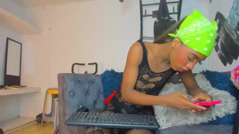 Snapshot of sabrinaxxx11 chatting on November 30, 11:36 am sabrinaxxx11 online show from November 30, 11:36 am