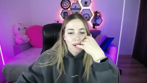 Sabrina Violet online show from April 4, 8:01 am