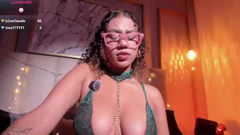 Snapshot of sade_jackson1 chatting on June 23, 5:27 am Sophie online show from June 23, 5:27 am