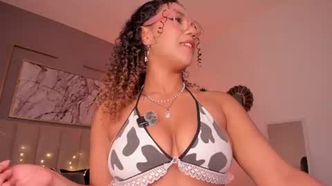 Snapshot of sade_jackson1 chatting on June 27, 6:18 am Sophie online show from June 27, 6:18 am