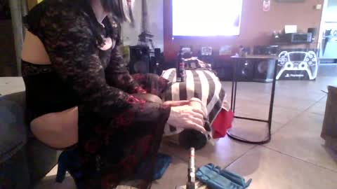 Snapshot of sadiacrossdresser chatting on June 24, 6:40 pm sadiacrossdresser online show from June 24, 6:40 pm