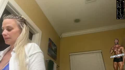 SadieRW online show from April 4, 2:43 am