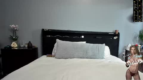 SadieRW online show from April 28, 1:04 am