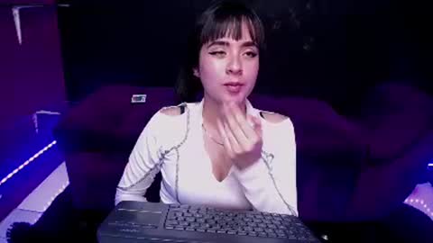 Snapshot of sadiie_queen chatting on December 12, 3:48 pm Sadie Queen online show from December 12, 3:48 pm