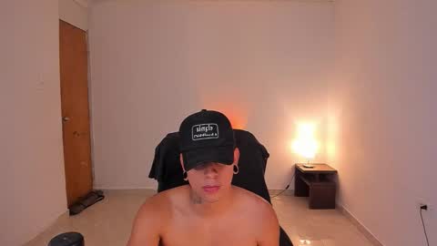 Snapshot of saenz_hotx chatting on October 28, 1:31 am saenz_hotx online show from October 28, 1:31 am