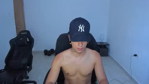 Snapshot of saenz_hotx chatting on December 16, 5:07 pm saenz_hotx online show from December 16, 5:07 pm