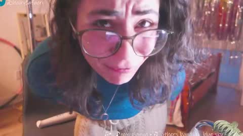 Snapshot of safaeri chatting on December 10, 9:22 pm Safa online show from December 10, 9:22 pm