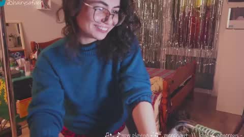 Snapshot of safaeri chatting on December 11, 12:23 am Safa online show from December 11, 12:23 am