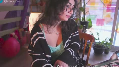 Snapshot of safaeri chatting on December 17, 4:21 pm Safa online show from December 17, 4:21 pm