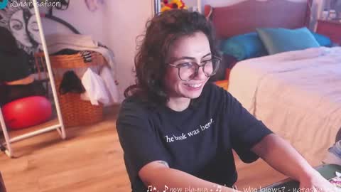 Snapshot of safaeri chatting on February 21, 10:15 pm Safa online show from February 21, 10:15 pm