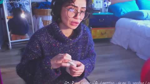 Snapshot of safaeri chatting on March 7, 7:49 pm Safa online show from March 7, 7:49 pm