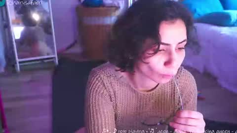 Snapshot of safaeri chatting on March 7, 10:54 pm Safa online show from March 7, 10:54 pm