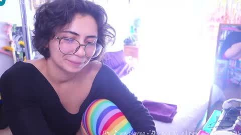 Snapshot of safaeri chatting on September 19, 3:13 pm Safa online show from September 19, 3:13 pm