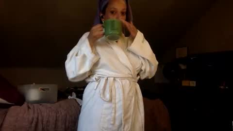 Snapshot of saggy888 chatting on September 15, 10:43 pm MistressLady online show from September 15, 10:43 pm