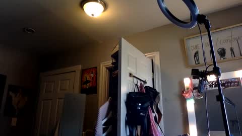 Snapshot of saggy888 chatting on September 18, 9:17 pm MistressLady online show from September 18, 9:17 pm