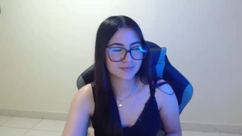 Sahaliefox  online show from November 3, 9:05 pm