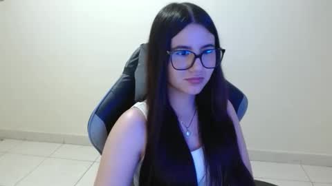 Sahaliefox  online show from November 19, 9:37 pm