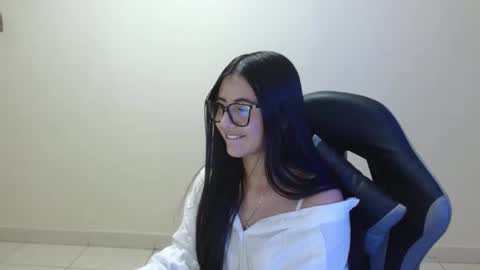 Sahaliefox  online show from March 25, 9:10 pm