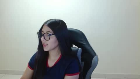 Sahaliefox  online show from April 24, 6:32 pm