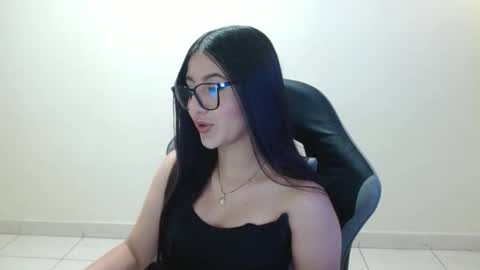 Sahaliefox  online show from April 25, 1:52 pm