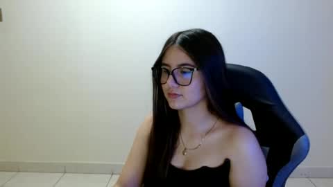 Sahaliefox  online show from July 1, 9:03 pm