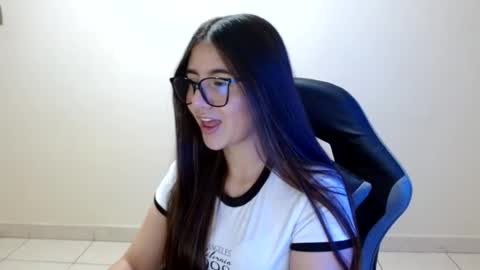 Sahaliefox  online show from July 15, 9:42 pm