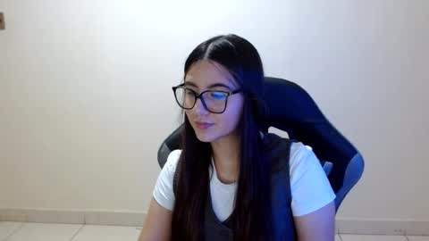 Sahaliefox  online show from July 18, 5:17 pm