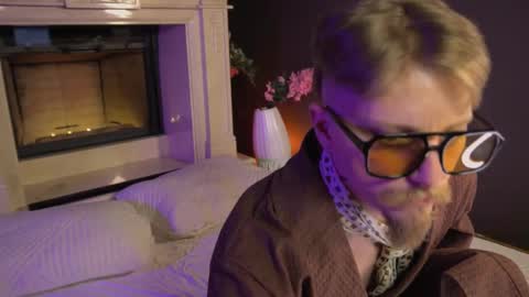 Snapshot of saint__vicious chatting on March 4, 12:12 pm saint__vicious online show from March 4, 12:12 pm