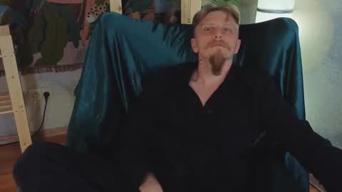 Snapshot of saint__vicious chatting on March 11, 8:09 pm saint__vicious online show from March 11, 8:09 pm