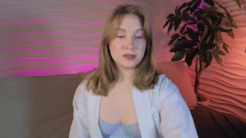 Snapshot of saint__vicious chatting on June 3, 8:14 pm saint__vicious online show from June 3, 8:14 pm