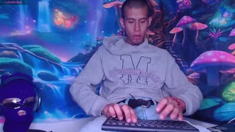 Snapshot of saint_boyy chatting on January 23, 1:51 am saint boy online show from January 23, 1:51 am