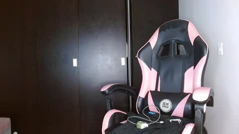 Snapshot of saint_boyy chatting on October 6, 12:41 am saint boy online show from October 6, 12:41 am