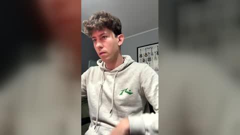 Snapshot of saint_nott chatting on May 17, 10:17 pm saint_nott online show from May 17, 10:17 pm