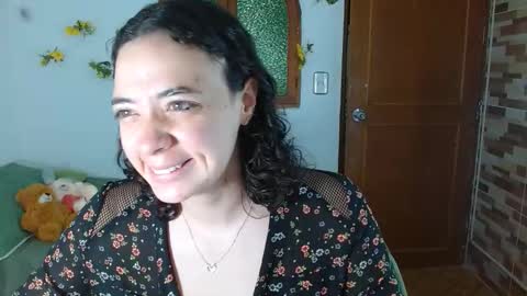 Snapshot of sajecrismaa chatting on October 5, 9:02 pm crisma online show from October 5, 9:02 pm