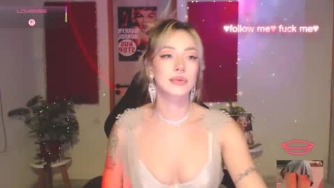 Snapshot of sakuraa_beauty chatting on May 20, 2:40 am Sakura online show from May 20, 2:40 am