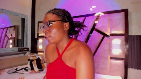 salem_rosee online show from April 23, 1:40 am