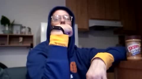 salis1981 online show from December 15, 2:05 am