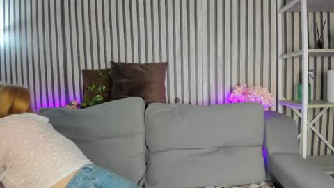 Snapshot of sally_ange1 chatting on May 18, 1:02 am Sally online show from May 18, 1:02 am