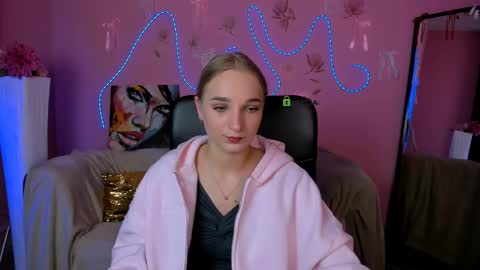 sally_meow online show from May 2, 9:47 am