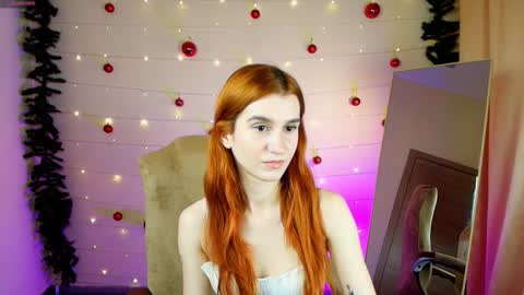 Snapshot of sallybiscuit chatting on December 22, 10:28 am Sally online show from December 22, 10:28 am