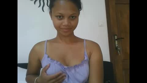 Snapshot of sallywett chatting on December 16, 5:45 am SallyWett online show from December 16, 5:45 am