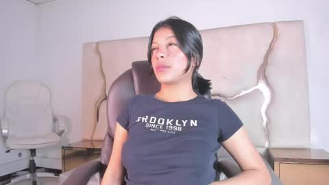 Snapshot of salmaportman_ chatting on May 15, 2:18 am salmaportman_ online show from May 15, 2:18 am