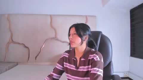 Snapshot of salmaportman_ chatting on July 9, 1:53 am salmaportman_ online show from July 9, 1:53 am