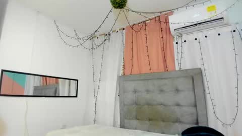 Snapshot of salome_domi chatting on February 22, 12:38 am salome online show from February 22, 12:38 am