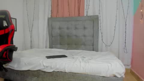 Snapshot of salome_domi chatting on February 27, 12:21 am salome online show from February 27, 12:21 am