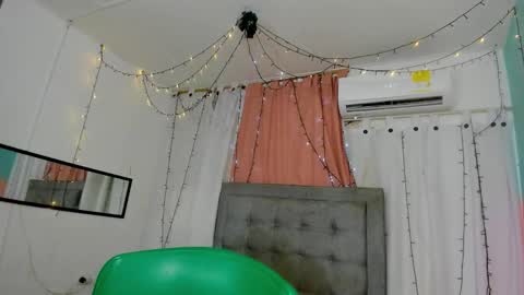 Snapshot of salome_domi chatting on December 17, 6:47 pm salome online show from December 17, 6:47 pm